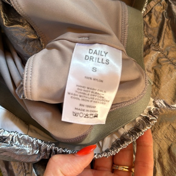 Daily drills Metallic SOLD OUT set✨ - Picture 5 of 6